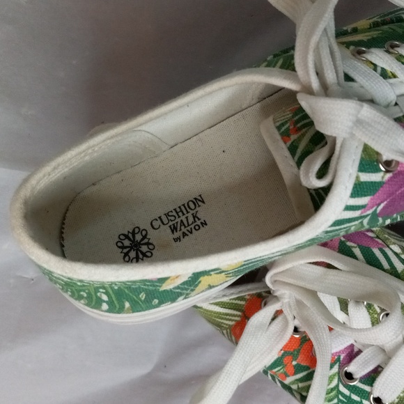 Avon sneakers flower design size 8 - Picture 2 of 4